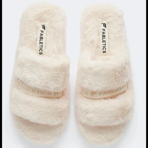 Fabletics snug strap slipper size 7